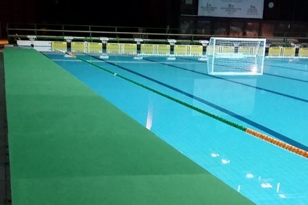 Uszoda bírói pulpitus tervezése, gyártása, telepítése